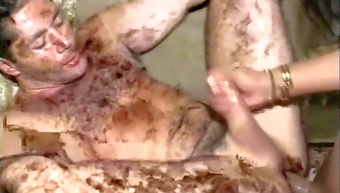 Amateur Shemale sucks dick of an horny guy in video