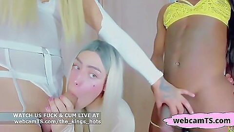 Transsexuals with transsexuals do a threesome at home