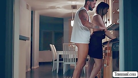 Bareback anal sex for a hot shemale with a pretty body