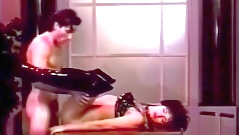 Old woman in a big ass gets fucked in a large anal hole