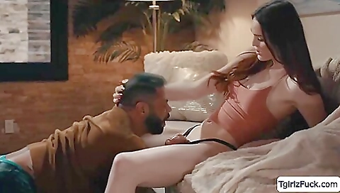 Brunette 4K video tori easton deepthroat porn video